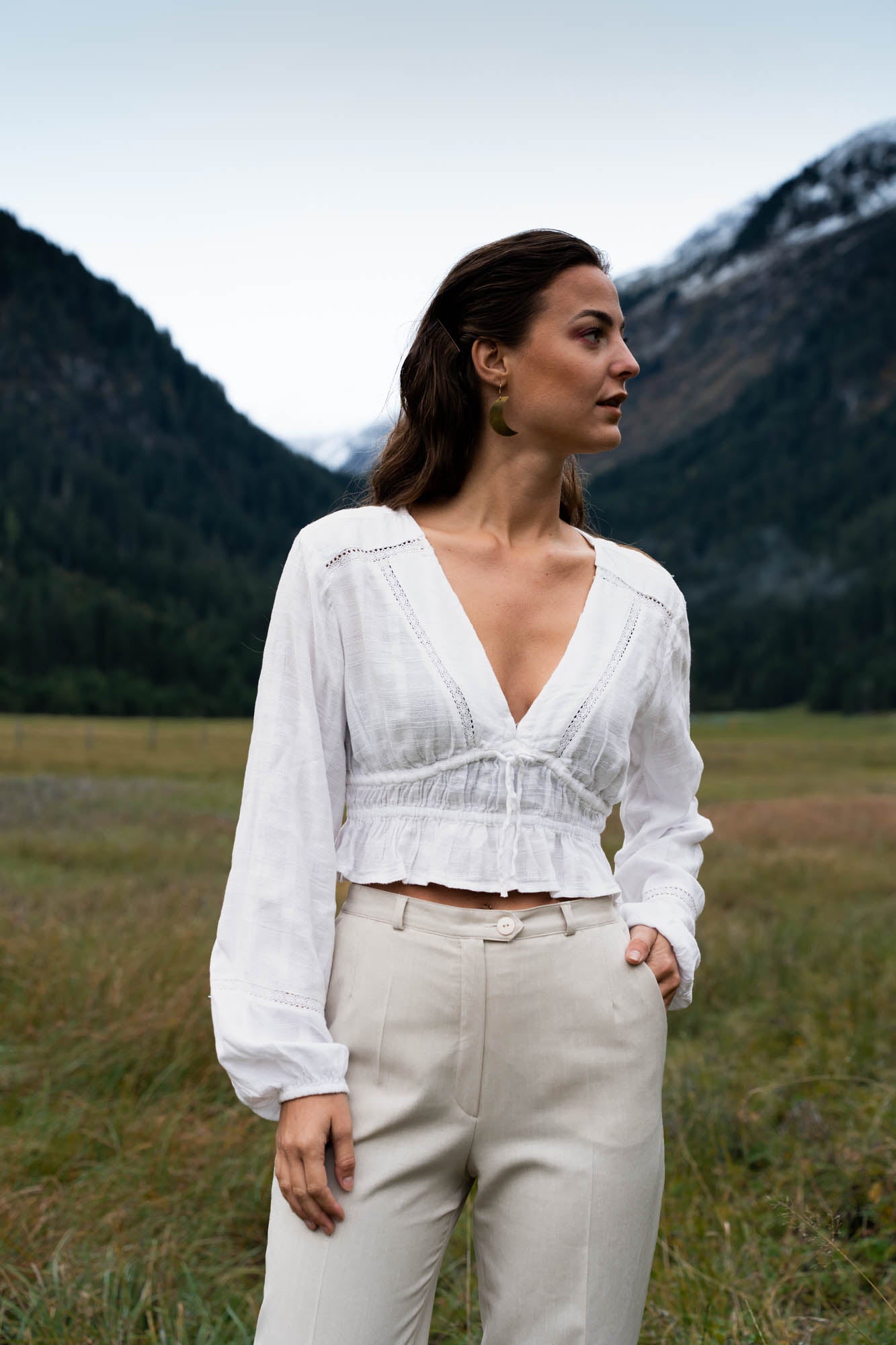 Cropped blouse with long sleeves