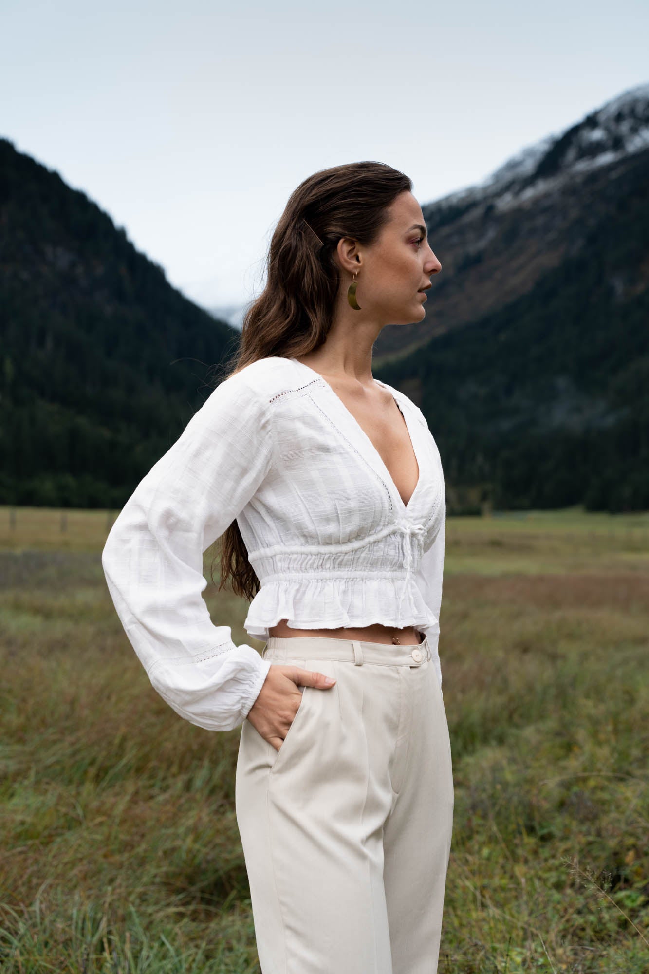 Cropped blouse with long sleeves