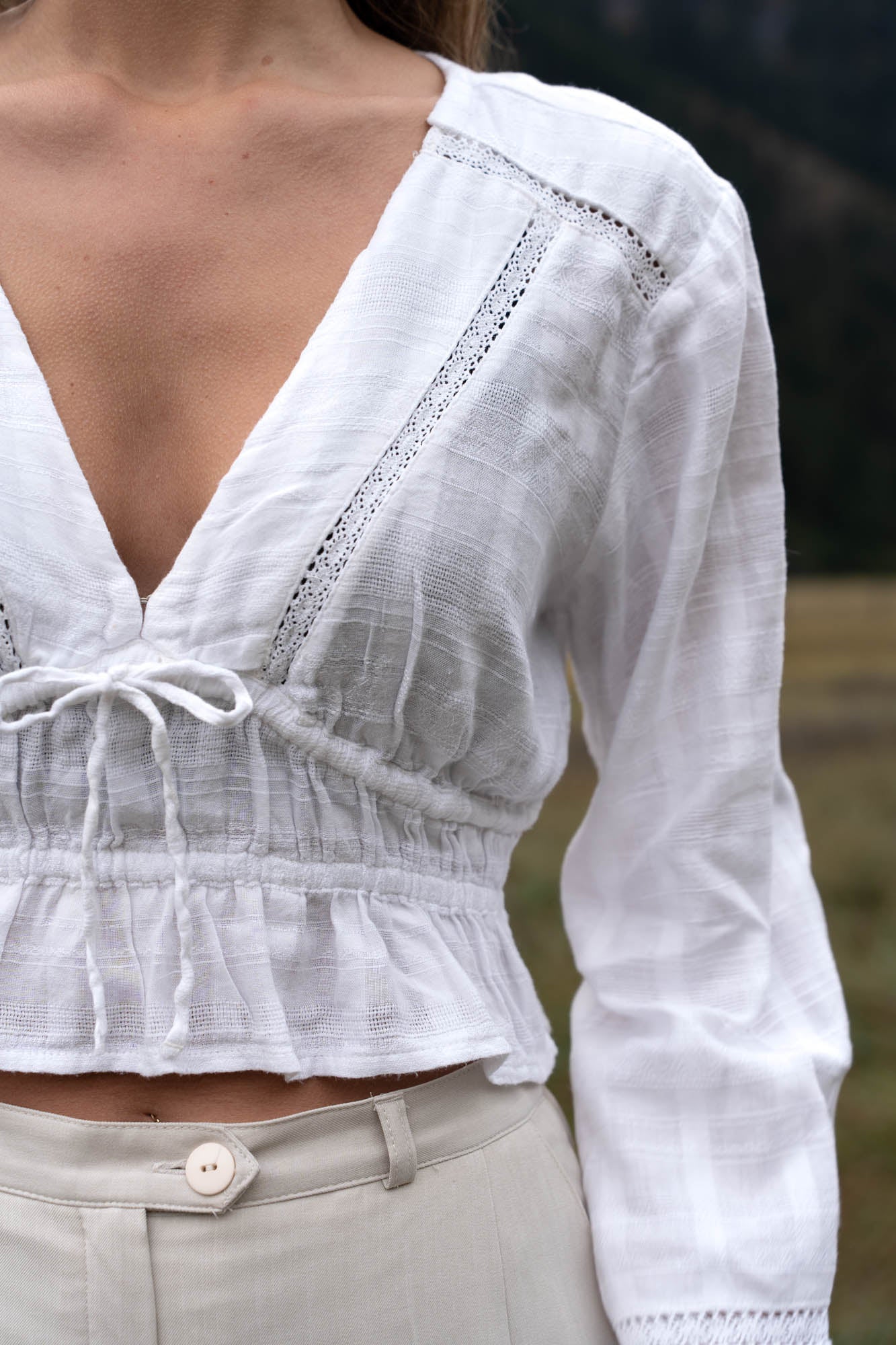 Cropped blouse with long sleeves