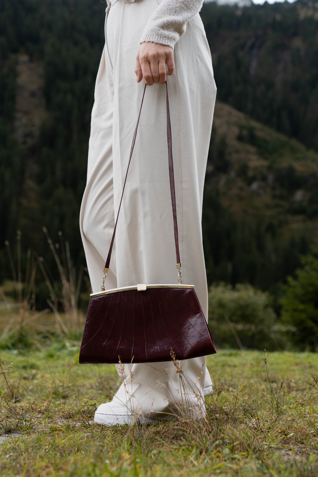 Leather shoulder bag