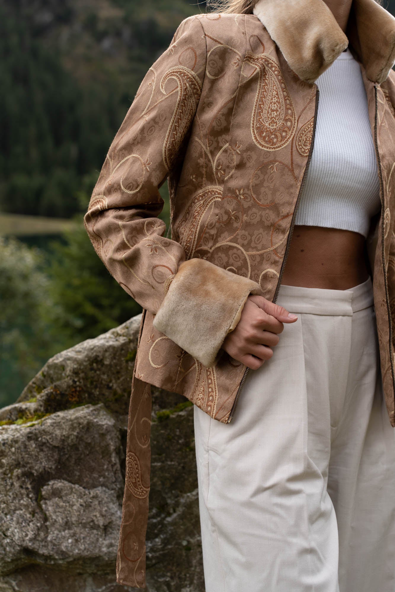 Gold-coloured coat with a stand-up collar