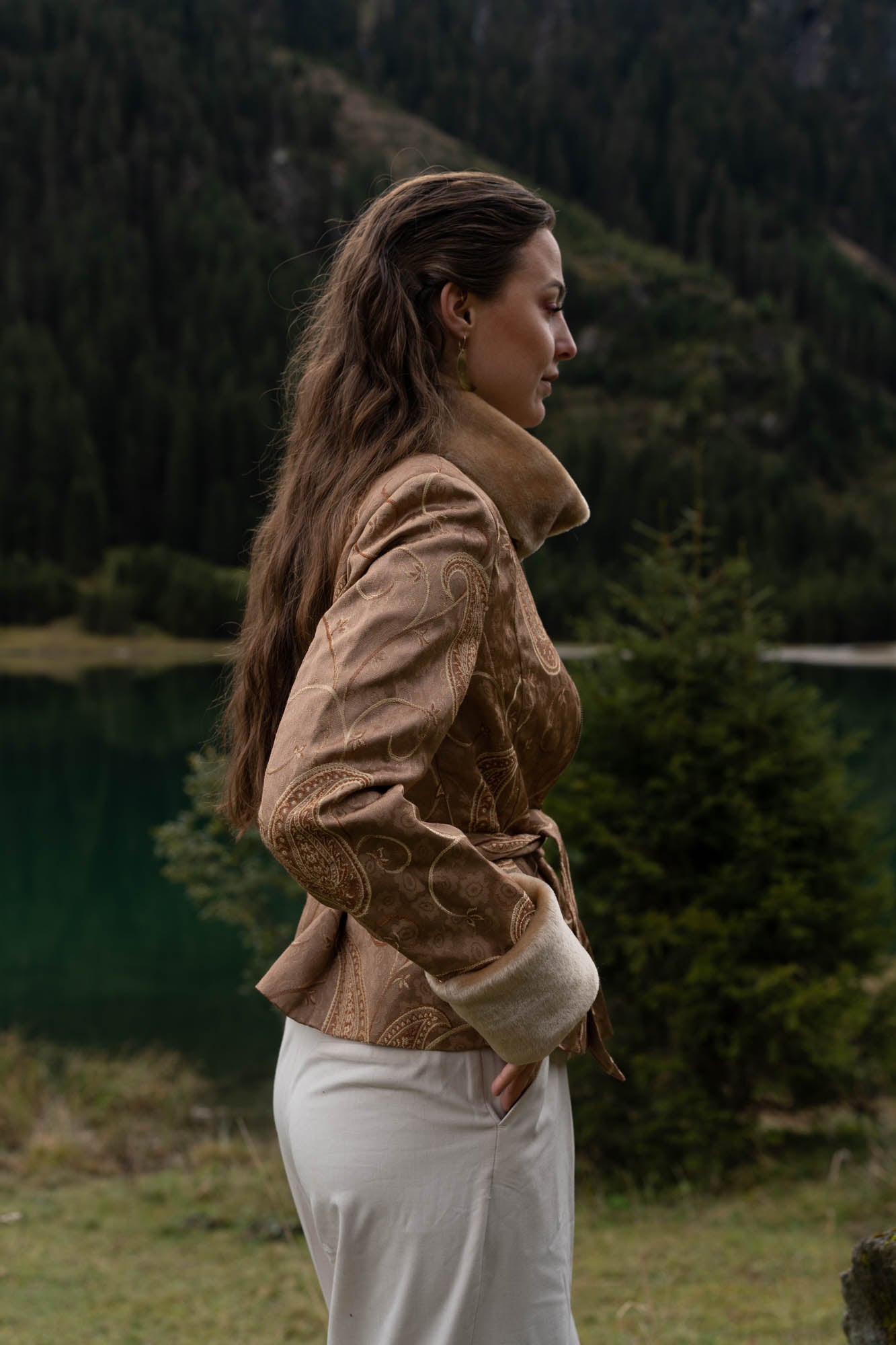Gold-coloured coat with a stand-up collar