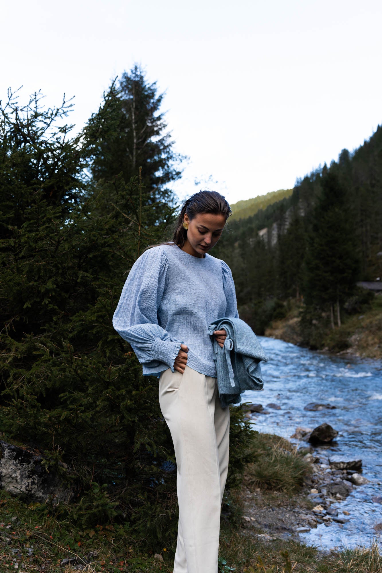 Blue blouse with puffed sleeves