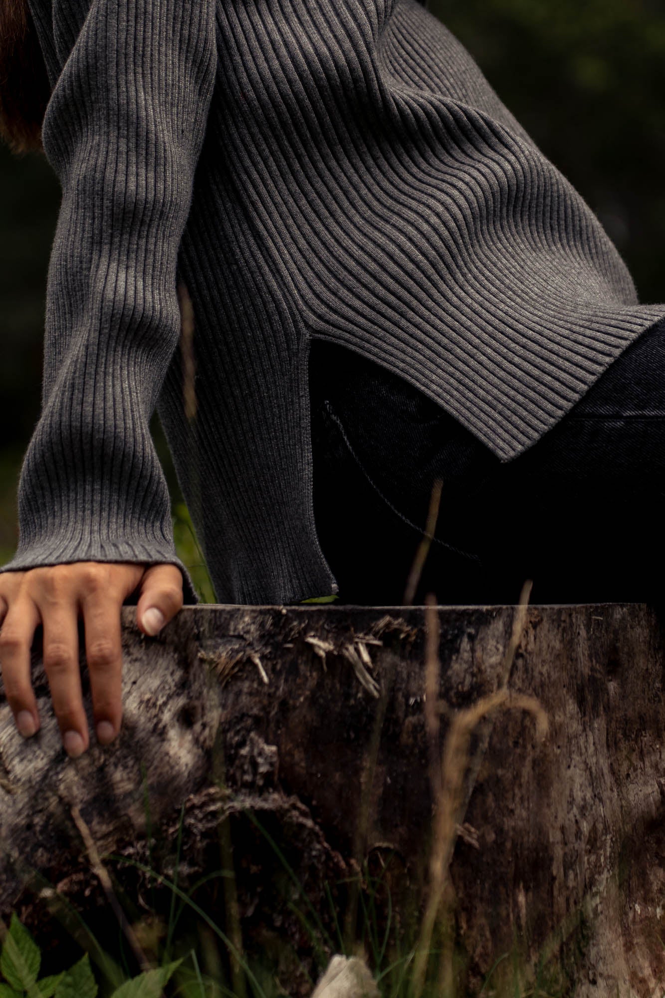 Gray rib knitted sweater