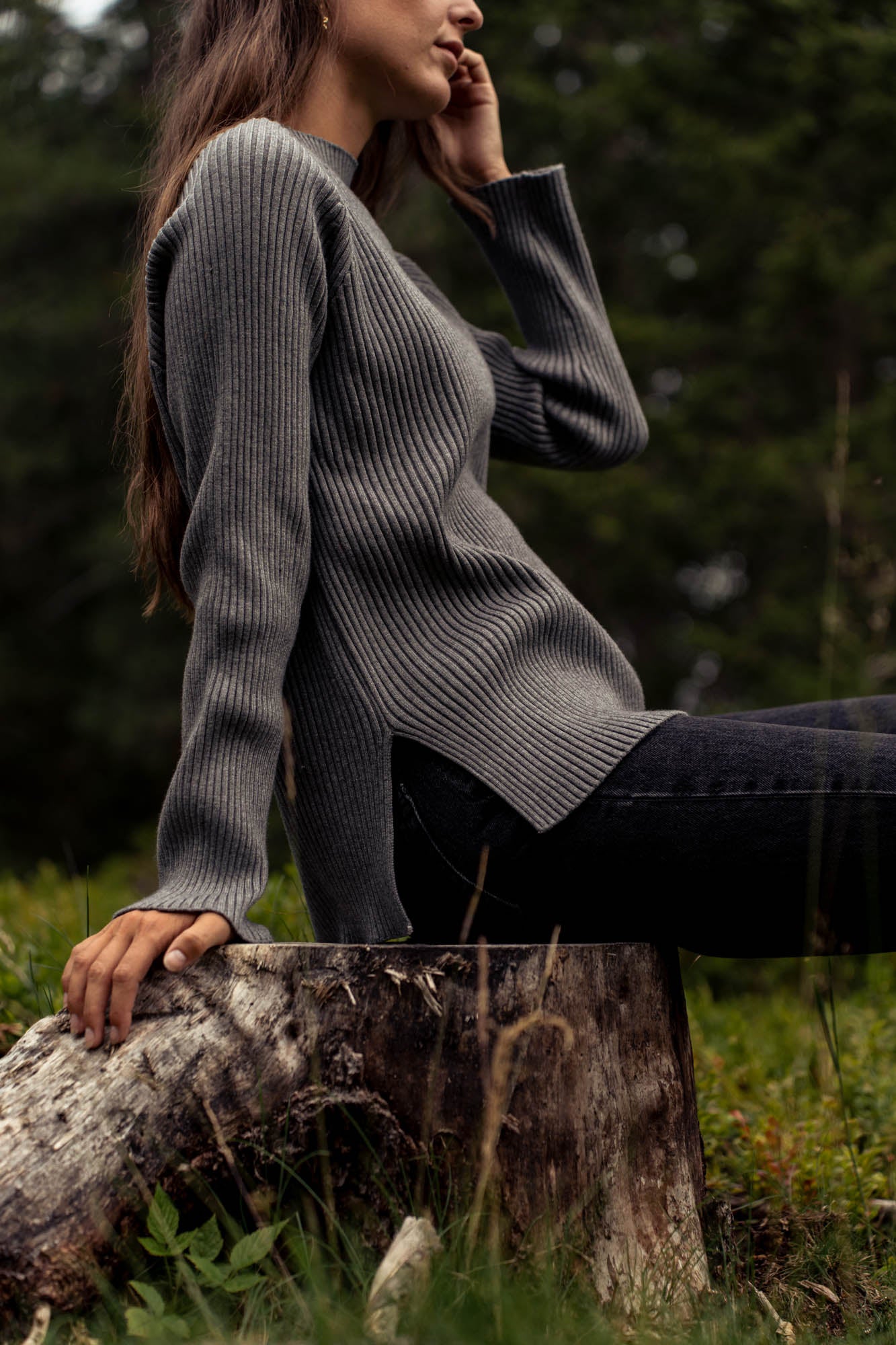 Gray rib knitted sweater