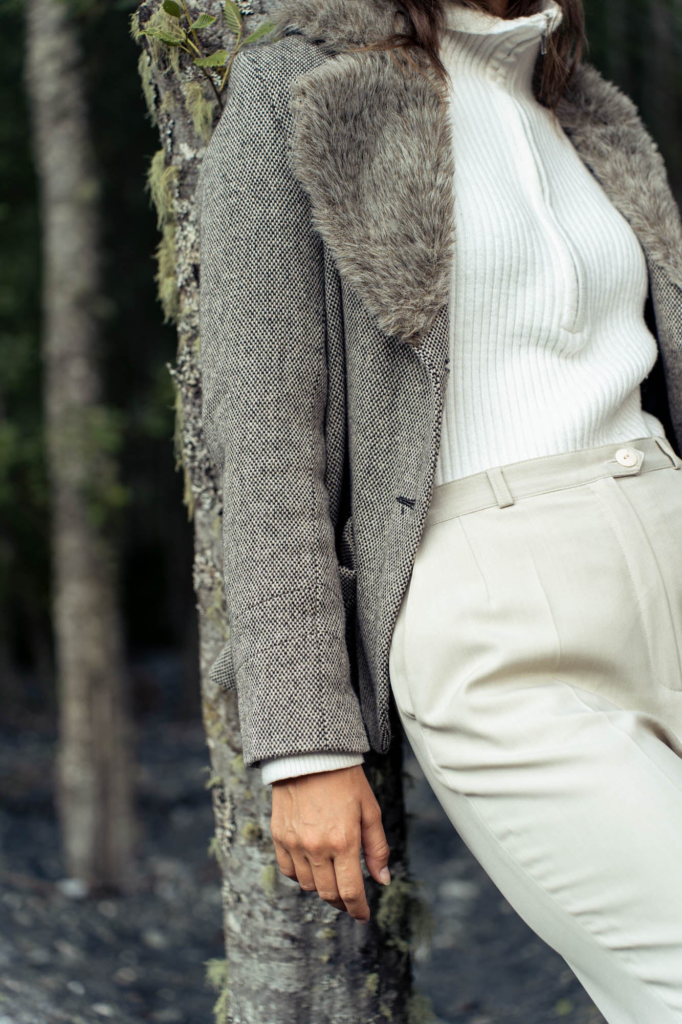 Coat with faux fur collar