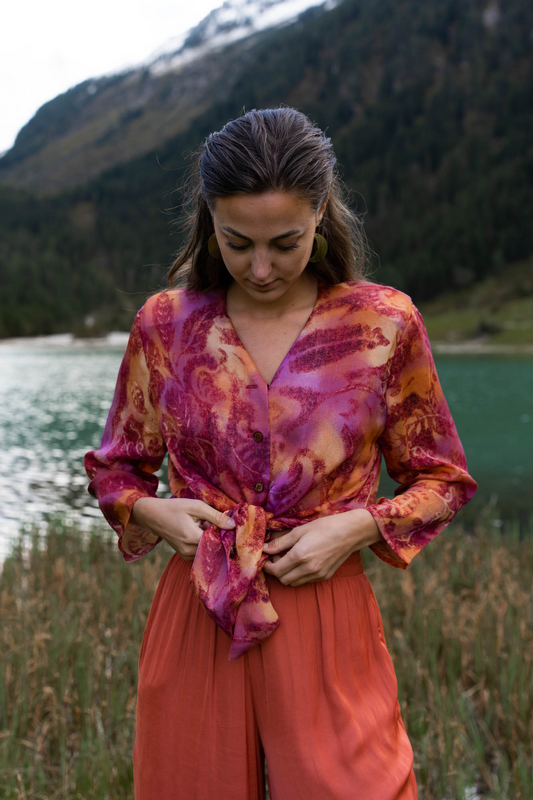Blouse with half-length sleeves