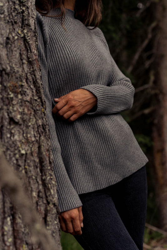 Gray rib knitted sweater